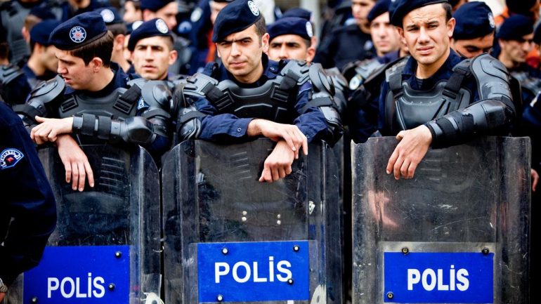 Rüyada Polis Görmek Ne Anlama Gelir, Neye İşarettir?