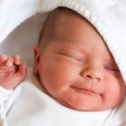 Rüyada Yeni Doğmuş Bebek Görmek Ne Anlama Gelir, Neye İşarettir?